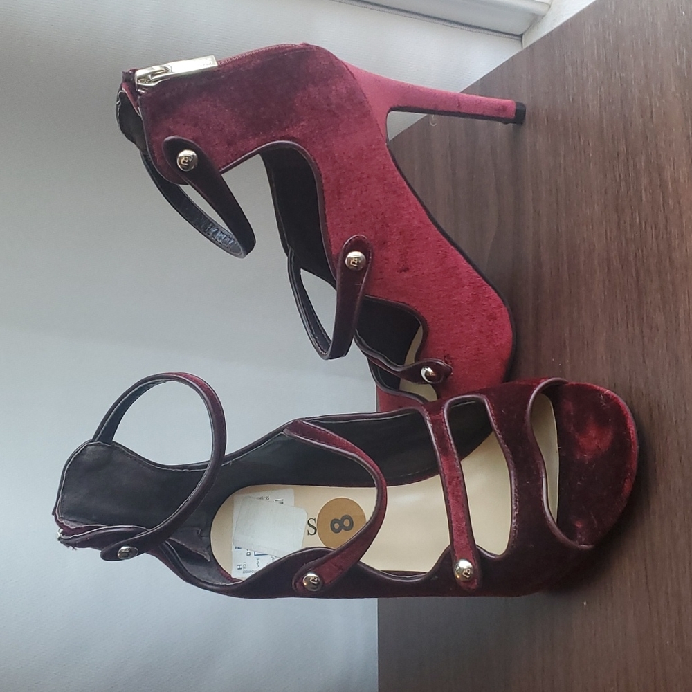 Guess open toe stilettos size 8 velvet wine colored
